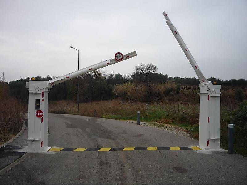 Installation d'une barrière levante pour accès entreprise avec digicode à Perpignan
