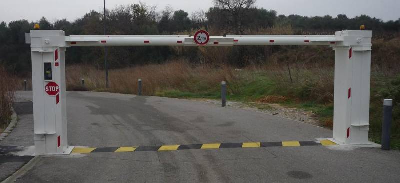 Installation d'une barrière levante pour accès entreprise avec digicode à Perpignan